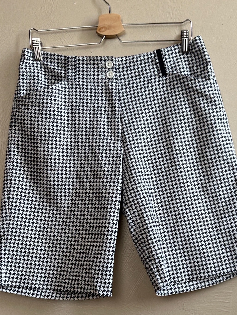 Nike Golf Dry Fit Houndstooth High-Waist Women’s Shorts - Black & White. Medium.